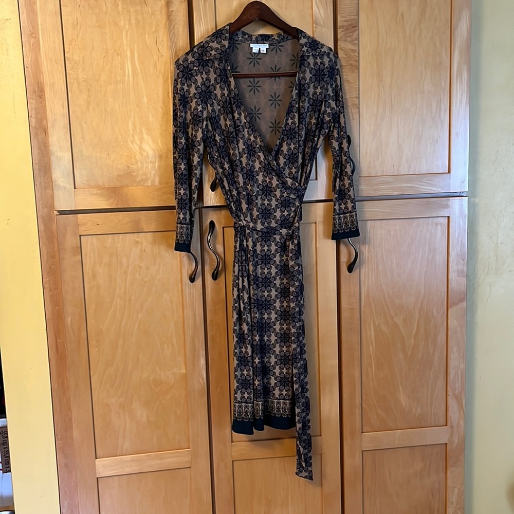 London Times Faux wrap dress, size 8, tan & black, 3/4 sleeves